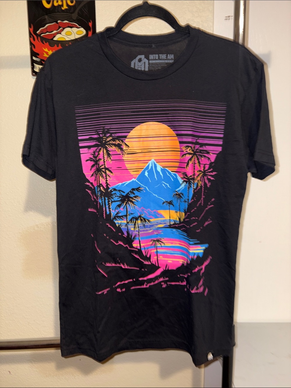 New Medium graphic tee